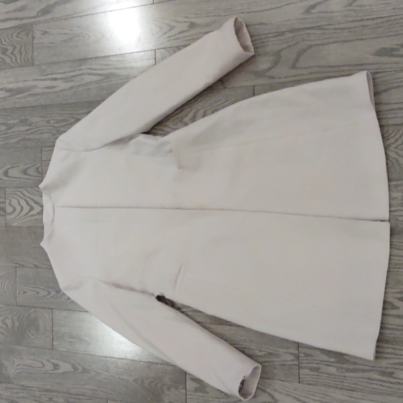 Beautiful trench coat by lucent☘️🍀🌼 - Picture 4 of 12